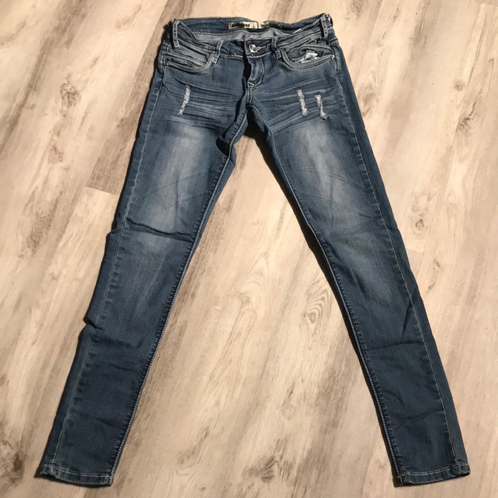 Super cute skinny jeans. Brand dollhouse.